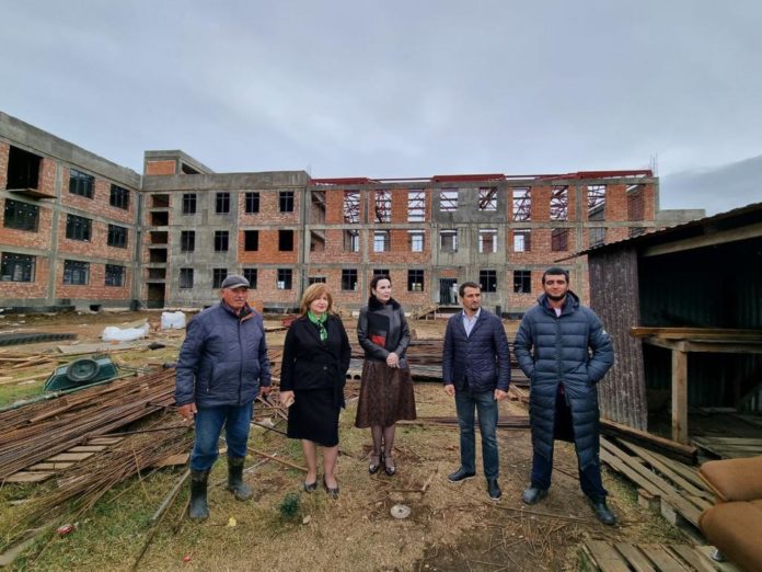 3CEE10F0-FF1E-4CBA-8685-68A133DB7FEA