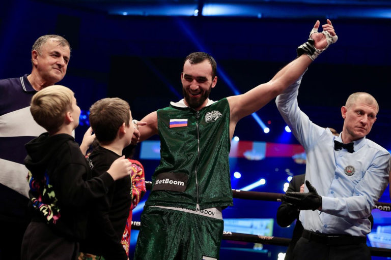 Чемпионы мира Гаджимагомедов и Атаев победили на турнире «Ночь чемпионов IBA»