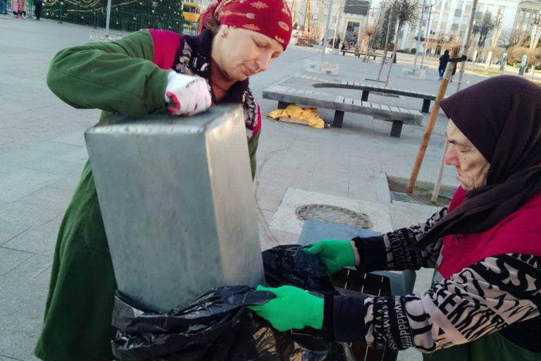 Без выходных и праздников