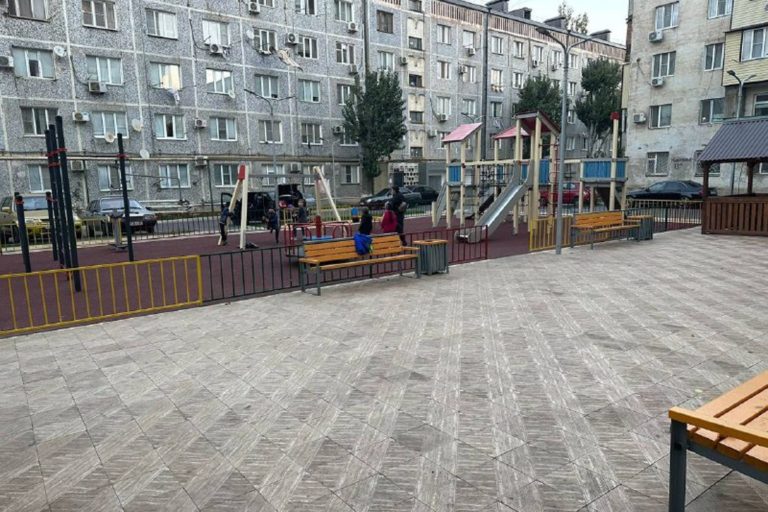 Двор по улице Нахимова благоустроен благодаря реализации нацпроекта