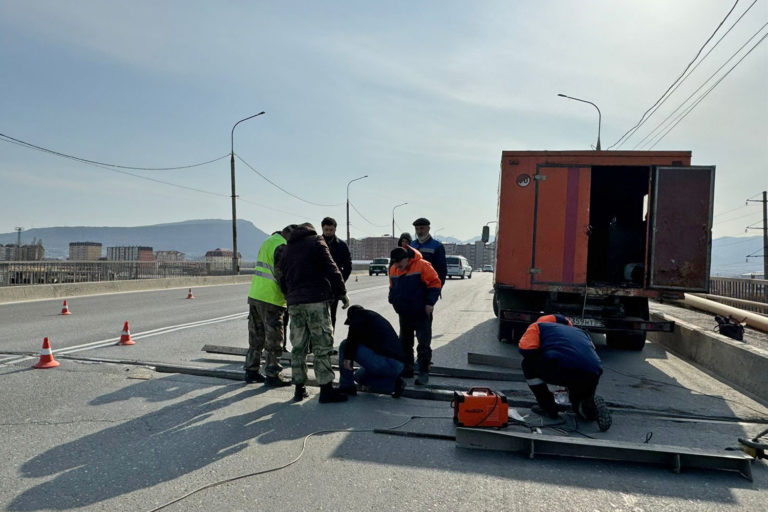 В Махачкале начат ремонт моста на улице Каммаева