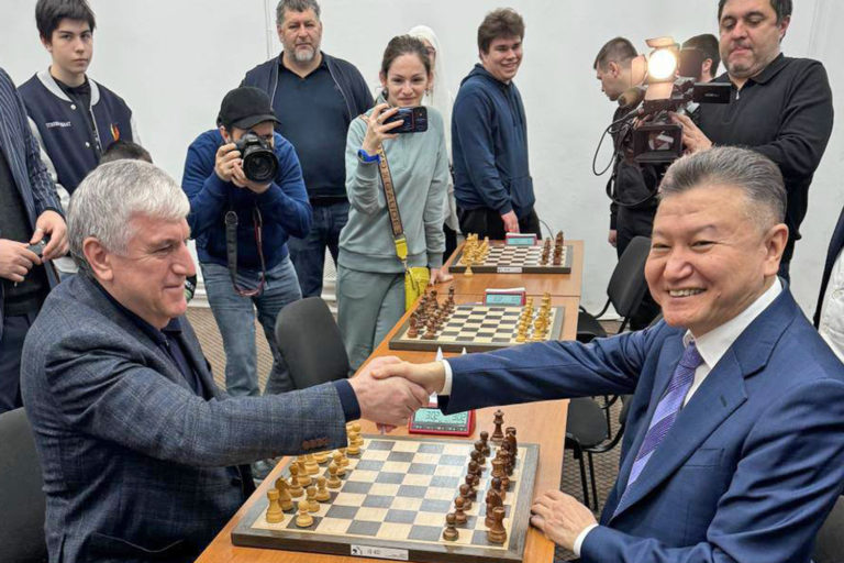 1-й международный шахматный блицтурнир на призы В. Густова