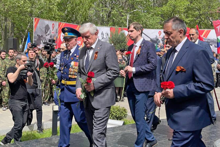 В Махачкале прошла патриотическая акция «Вахта памяти»