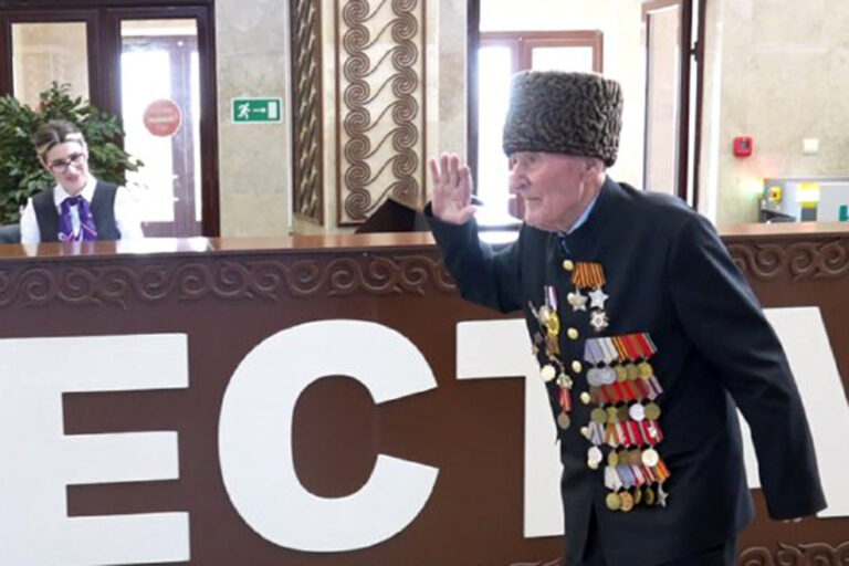 За мужество и героизм