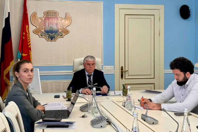 Мэр Махачкалы принял участие в работе заседания Правительства РД