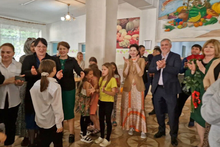 Депутаты города посетили белгородских детей в Махачкале