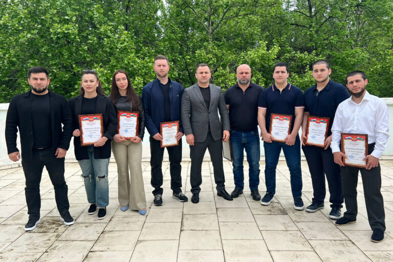 Махачкалинских штангистов чествовали в Управлении спорта администрации города