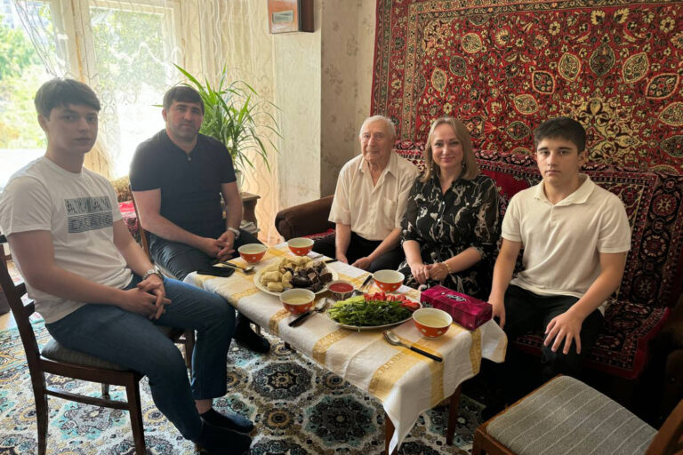 Депутаты навестили ветерана войны