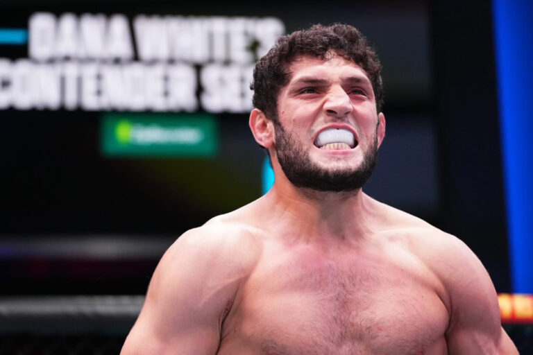 Алискеров заменит Чимаева в главном бою UFC Saudi Arabia
