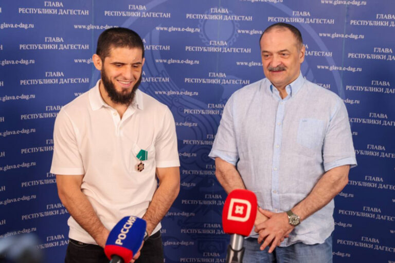 Чемпиону UFC Махачеву вручили орден Почета Республики Дагестан