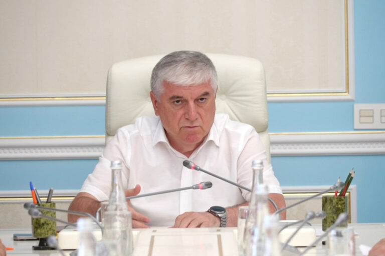 Мэр Махачкалы раскритиковал деятельность ресурсоснабжающей организации