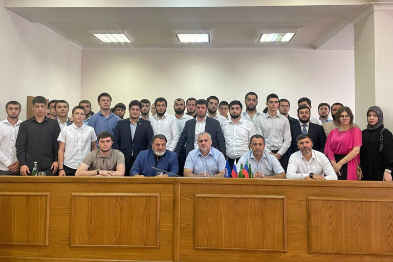 Встреча Сайгидпаши Умаханова с депутатами Молпарламента при МГС