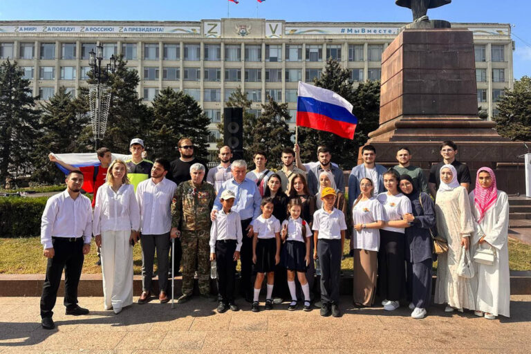 В Махачкале отметили День Государственного флага России