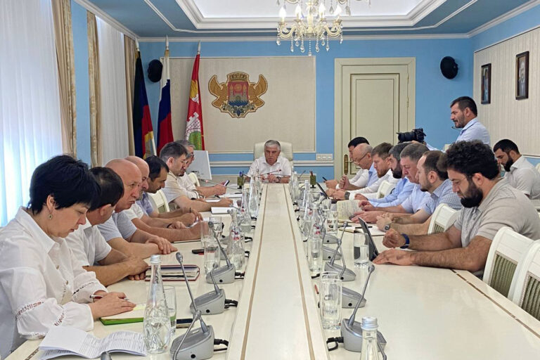 Юсуп Умавов провел совещание с заместителями и советниками