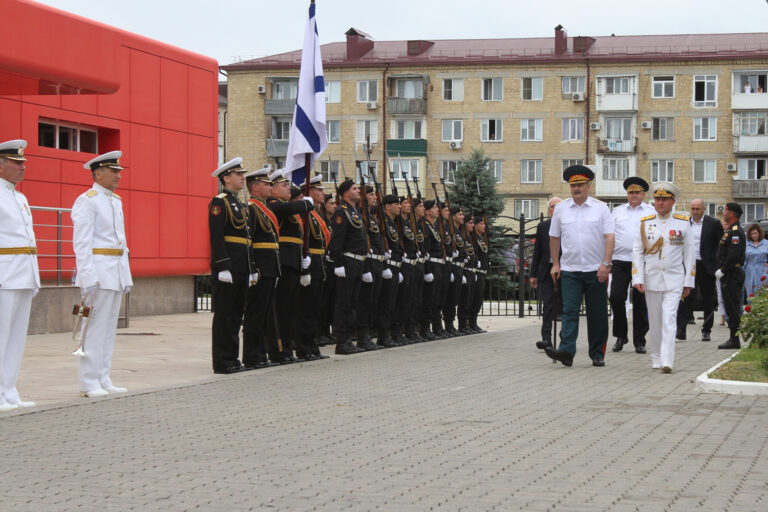 В Дагестане состоялся праздничный парад ко Дню ВМФ