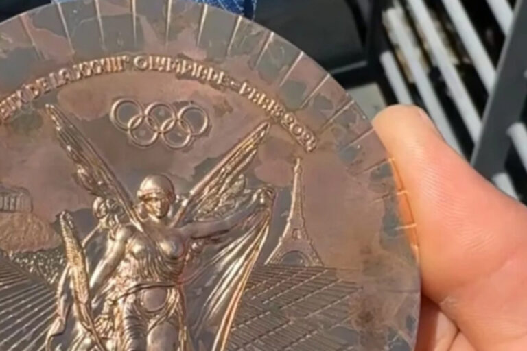 Американский спортсмен раскритиковал качество медалей Олимпиады-2024