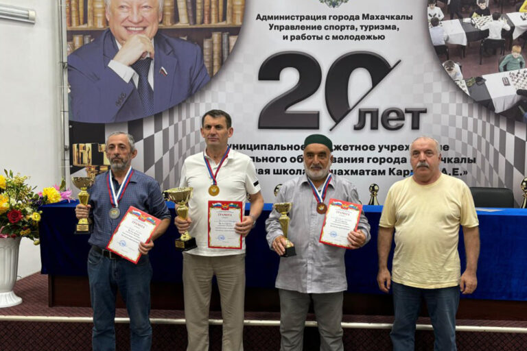 В Махачкале прошел открытый чемпионат города по русским шашкам