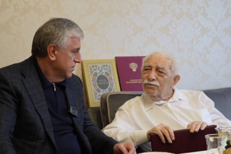 Поздравление Юсупа Умавова со 100-летием ветерана Великой Отечественной войны Гаджи Инчилова