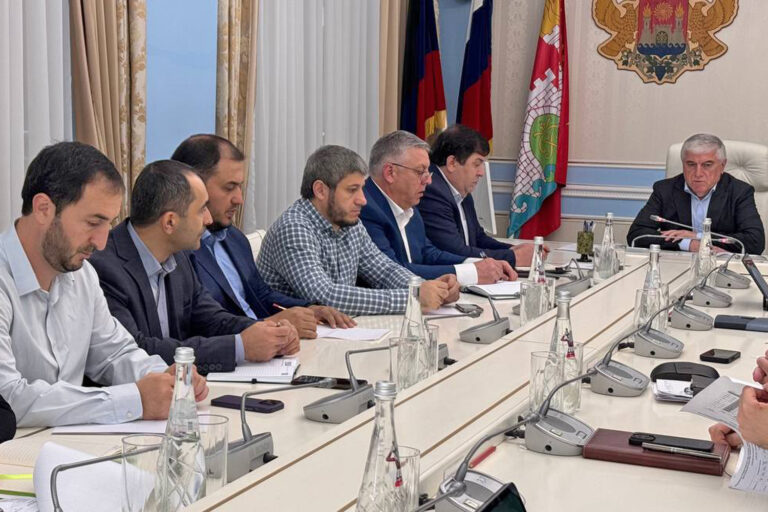 Махачкала приобретет еще 15 единиц спецтехники для уборки ТКО