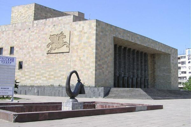 Театральное волшебство длиною в 100 лет