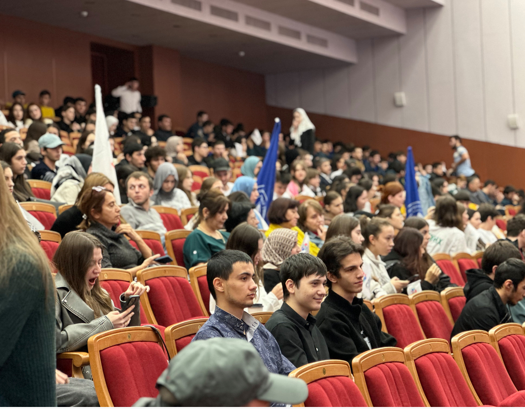 Каждый народ имеет ту власть которую заслуживает. Народ имеет то правительство которое заслуживает кто сказал. Народ имеет такое правительство которое заслуживает. Каждый народ имеет ту власть которую заслуживает. Народ имеет то правительство которое он заслуживает.