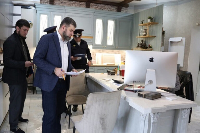 Требуйте чеки! Или оплату товаров и услуг за счет самого продавца