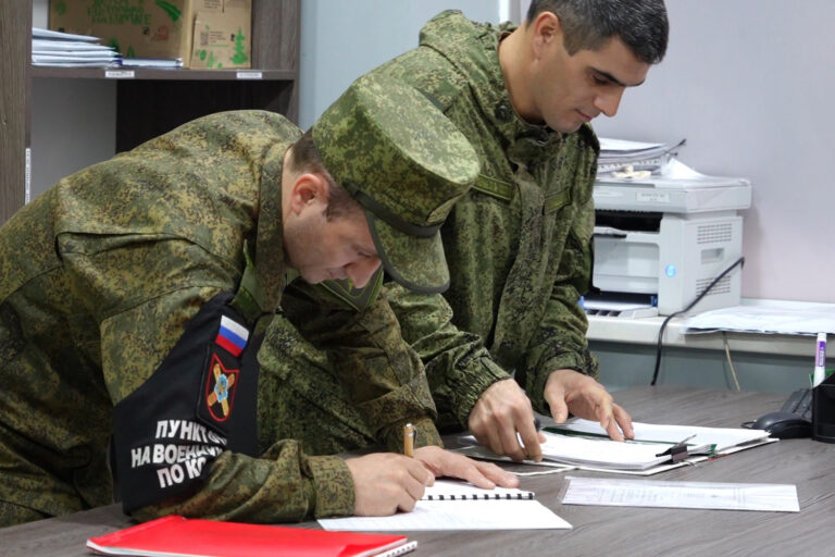 Жители города продолжают заключать контракты с Минобороны РФ
