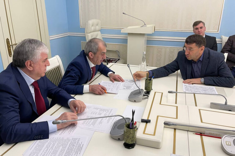 Первый зампред Правительства РД и глава Махачкалы провели прием граждан