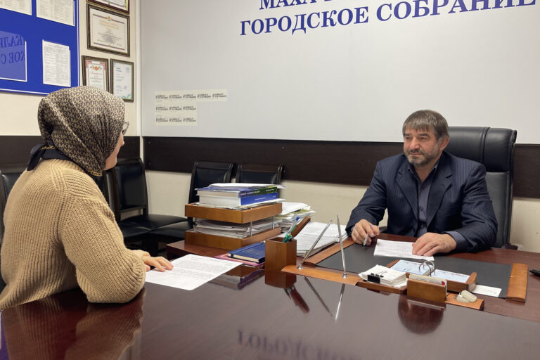 За помощью к депутату