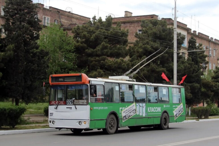 Ни троллейбусов, ни автобусов, ни объяснений!