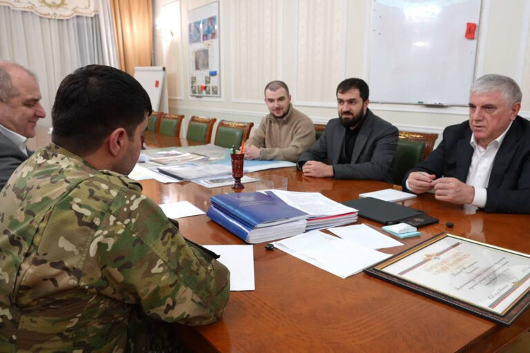 Юсуп Умавов встретился с начальником пункта отбора на военную службу по контракту