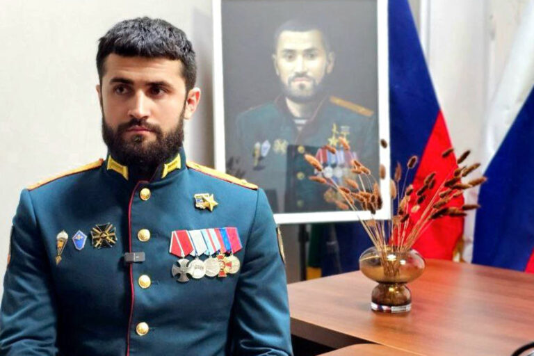 Спас более 100 бойцов, победил украинского диверсанта, лишился ног, но вернулся на фронт