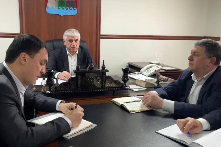 Юсуп Умавов провел выездное совещание в УЖКХ г. Махачкалы