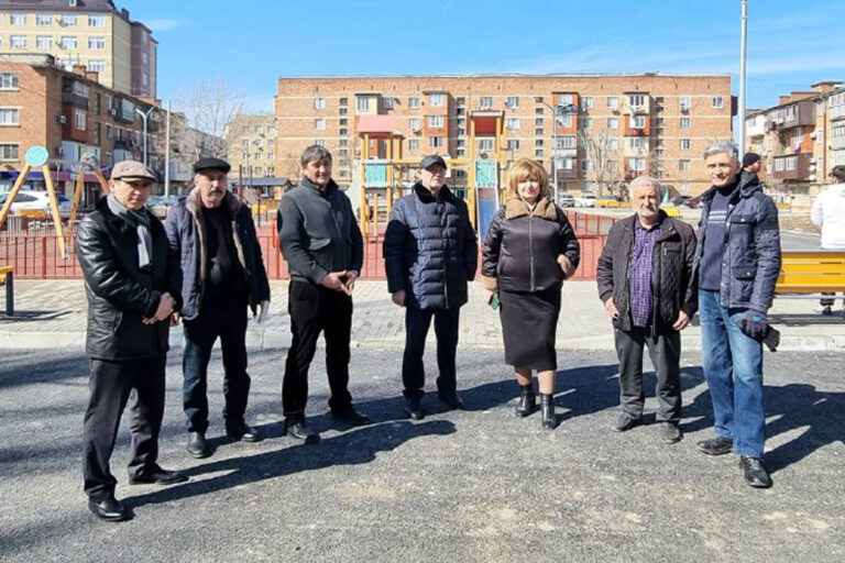 Депутаты продолжают мониторинг работ по благоустройству дворовых территорий