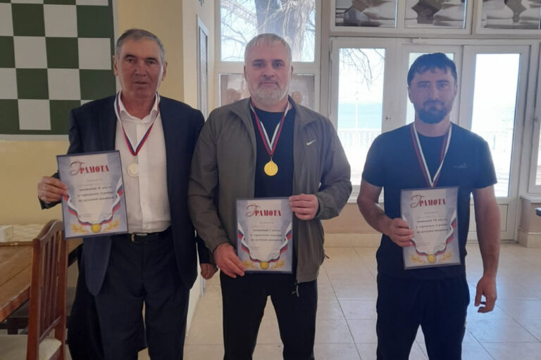 В Махачкале прошел городской турнир по русским шашкам