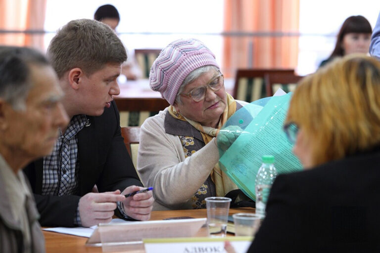 Депутаты предлагают оказывать пенсионерам юридическую помощь бесплатно