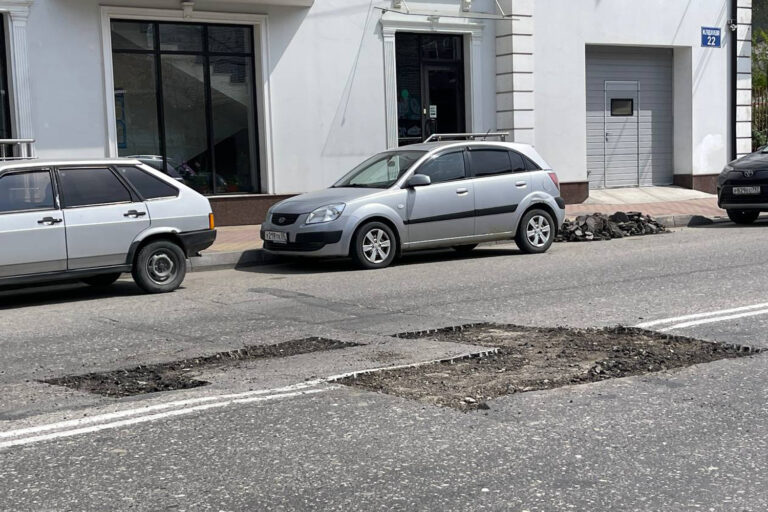 Коммунальные службы устраняют локальные повреждения
