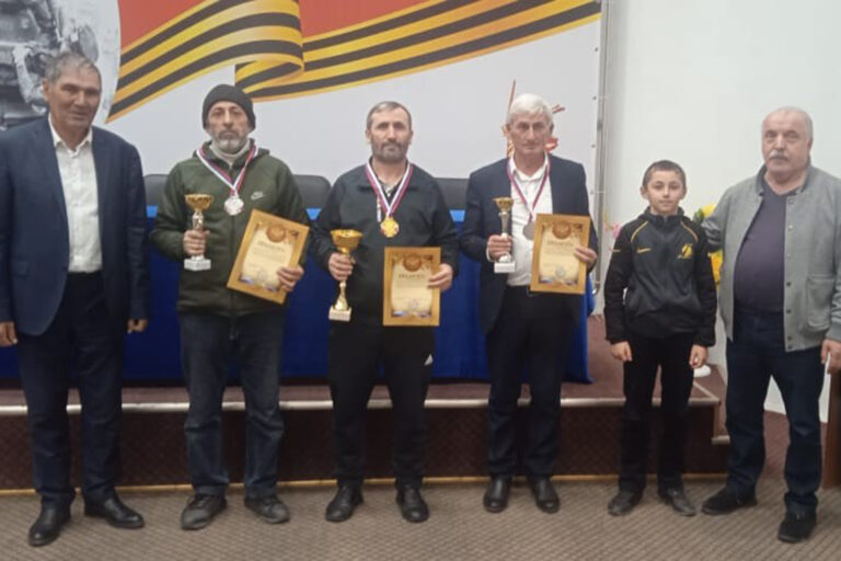 В Махачкале прошел городской турнир по русским шашкам