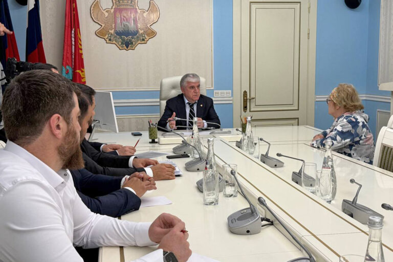 Юсуп Умавов рассмотрел обращения махачкалинцев