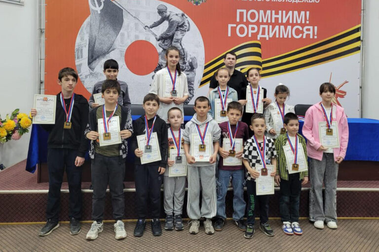 В Махачкале прошло детское первенство по шахматной композиции