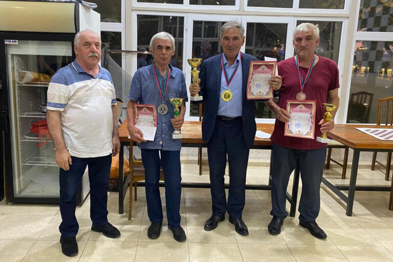 Шашечный турнир объединил игроков из Дагестана и Камеруна