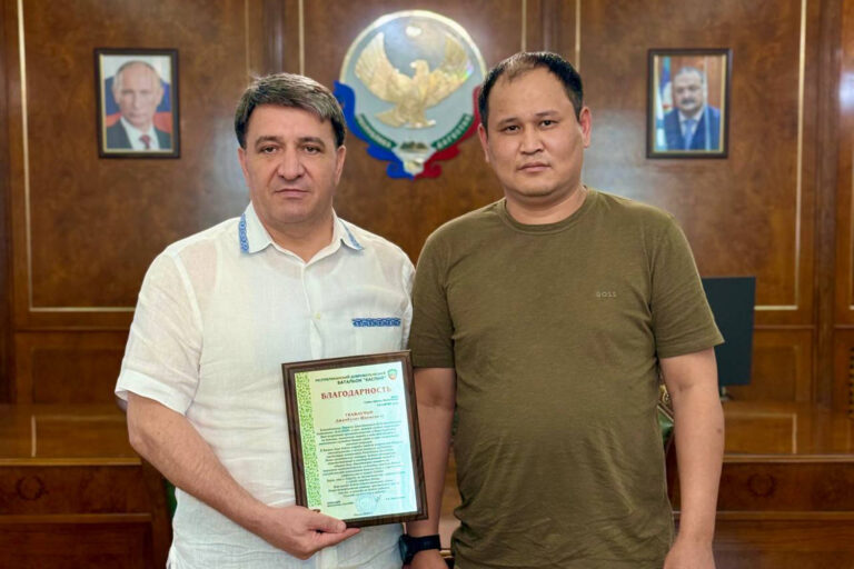 Джамбулат Салавов встретился с командиром батальона «Каспий»