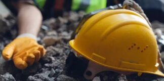 В Махачкале погиб упавший с многоэтажки рабочий