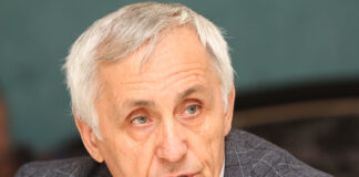 День Конституции как зеркало успехов и проблем