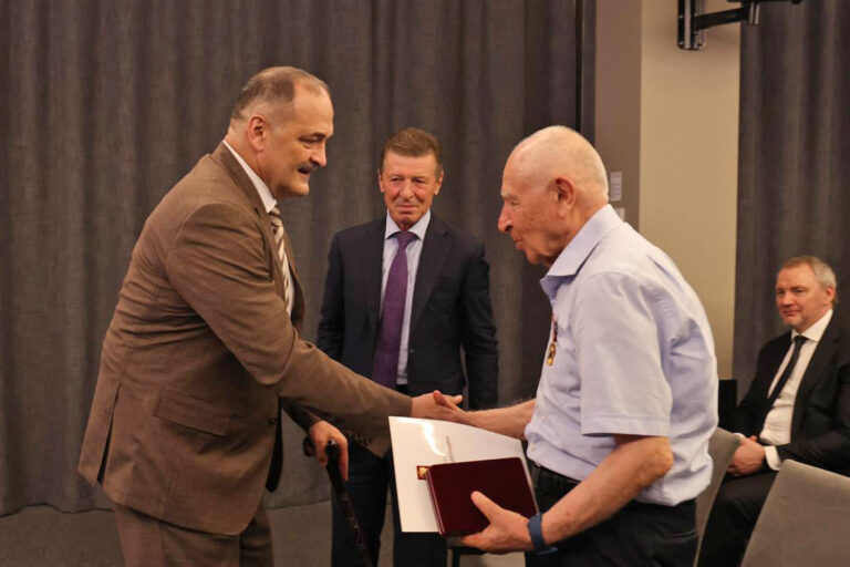 «Яркий пример служения»