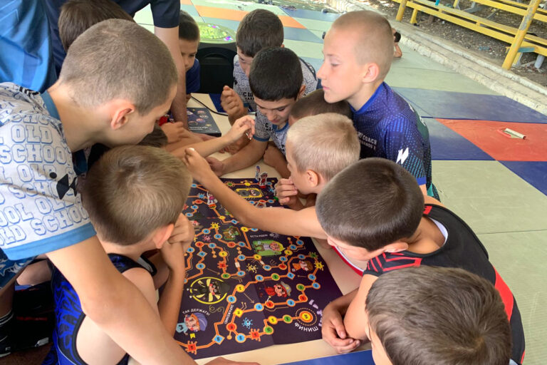 Игры о важном: «Ростелеком» совместно с органами власти провели «Урок цифры» в дагестанском детском спортивном лагере