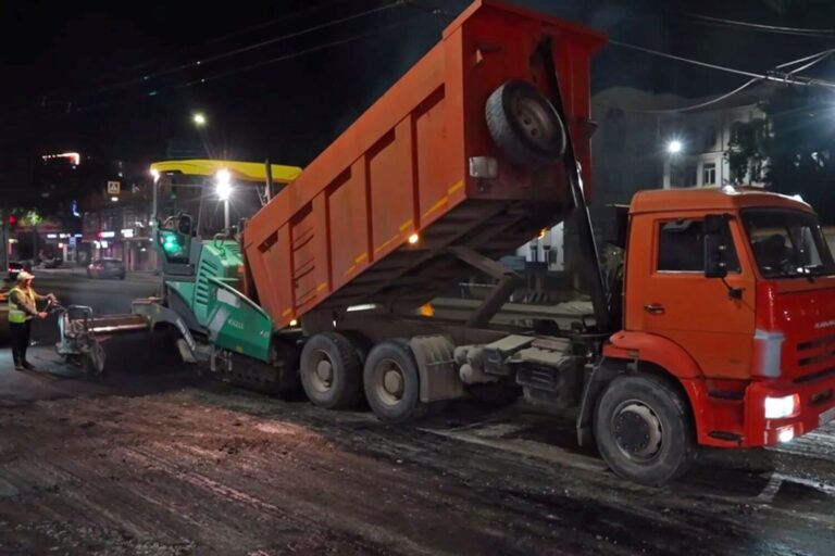 На проспекте Шамиля реконструируют дорожное полотно