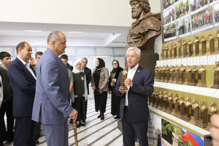 «Чтобы жить среди своих»