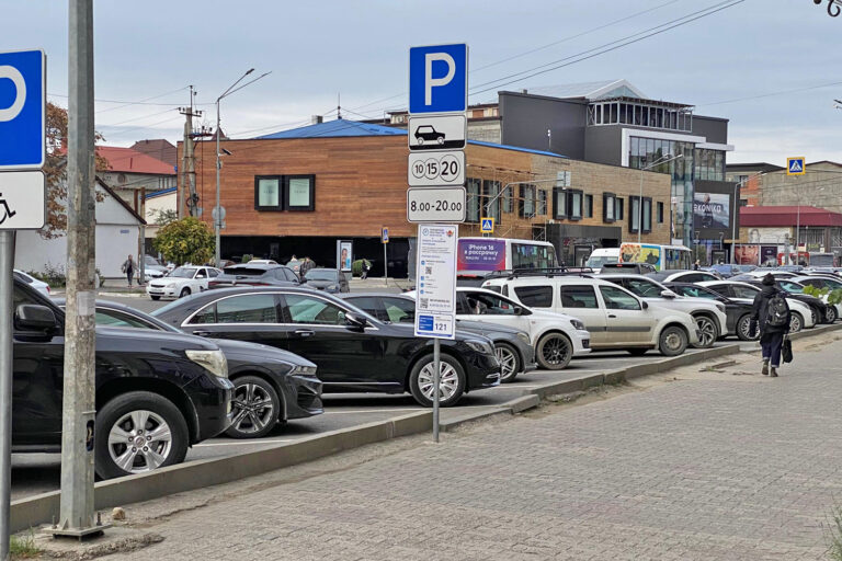 Кто может не платить за платную парковку?