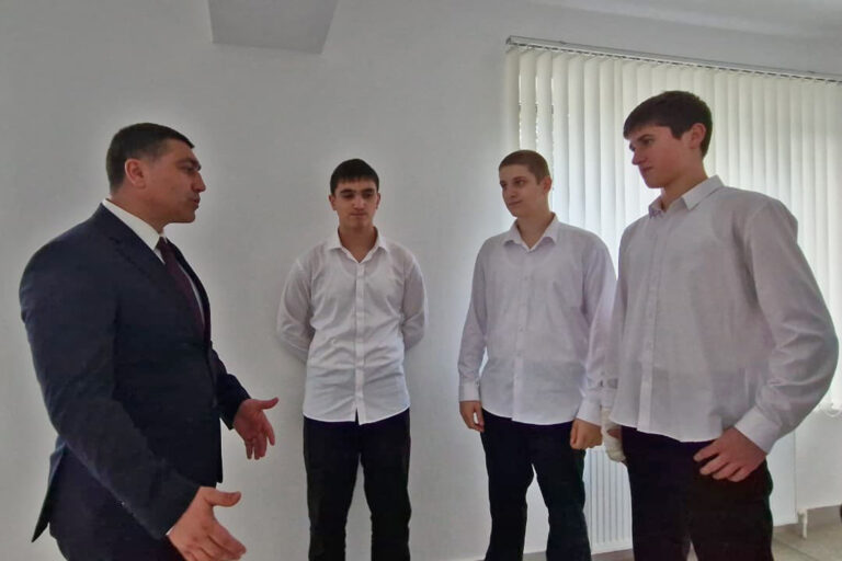 Депутаты – в диалоге со школьниками